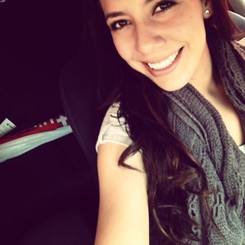 Saratefi's profile picture. trips, dinners, drinks and laws.