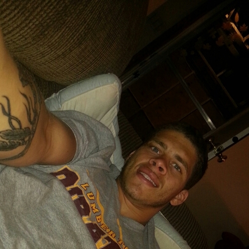call me jez full name jezreelite btw i party and club but im anti social til im tipsy and omw to drunk lmao