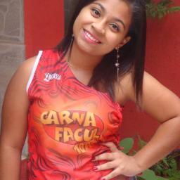 sou distraída, mas eu reparo em detalhes que ninguém mais repara.