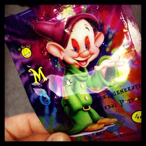 vo_co_co's profile picture. female. awesome. balla. loves glitter.  hates pollen.