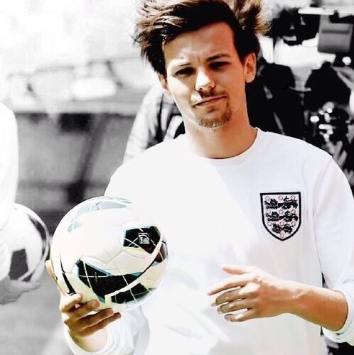 FREE FOLLOW HOLLA NOW CAN YOU FOLLOW @tomlinidc PLS PLS PLS ILYSM STAY FABTASTIC