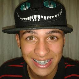 Melhor amigo da @vickgomesborges ♥ 
 16 anos, solteiro ;)