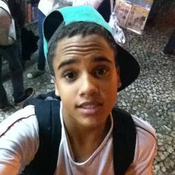Viver a vida, amar quem valoriza, gastar com o que precisa, fazer valer a brisa. / B A C I A D O M A C U C O !