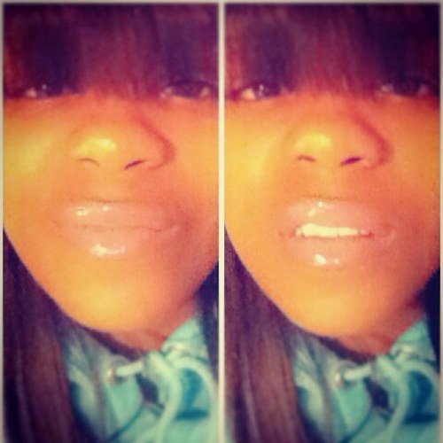 FUCK A BIO WALK N MIA SHOES KUZ ITS ALOT OF U HOES ALREADY TRYIN  TO B ME!!!!!BITCHEST LUV MIA