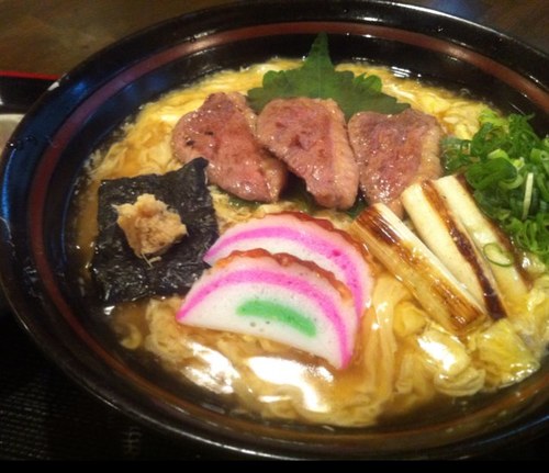 大阪市内でうどん屋を営んでおります。