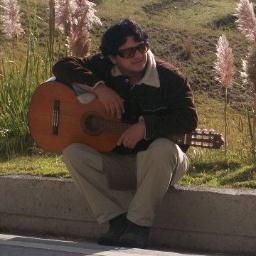 Artista Plástico/Aficionado a la Actuación/Cantante Exiliado/Amo Viajar todo Rumbo/Vivo Trabajando Forjando Sueños e Ilusiones y Hacerlos Realidad.