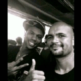 RaviandaCom's profile picture. 