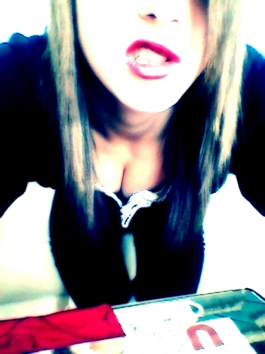 EmiAskiparait's profile picture. COOL STORY BABE. Follow moi, je follow back ! @LaetiAskiparait 's bf. 3