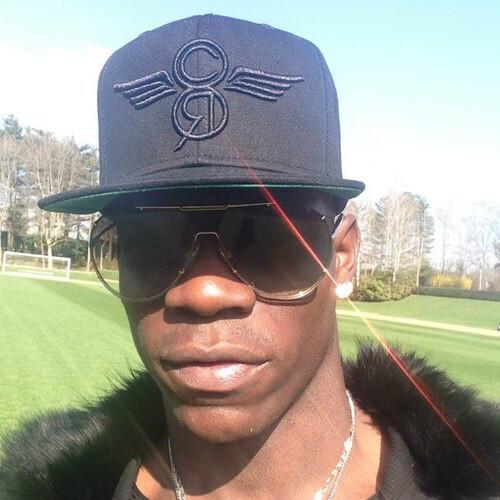 Hi everybody im mario balotelli born in palermo 12-08-1990 i live in como and im a footballer! I play 4 AC Milan I speak italian english spanish and french :)