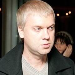 российский комедийный и драматический актёр, сценарист, телеведущий, участник бывшей команды КВН, а ныне творческого коллектива «Уральские пельмени»