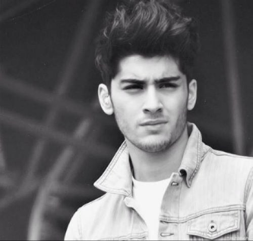 Directioner ~ In love with a boyband of 4 british boys and 1 irish lad that go by the name of One Direction  ~ Zayn girl ~ sadly 0/5
