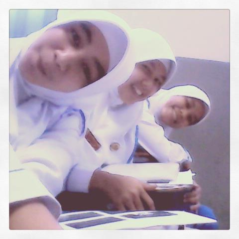 syifa fauziah 25 november 1994 akademi kebidanan citama depok :)