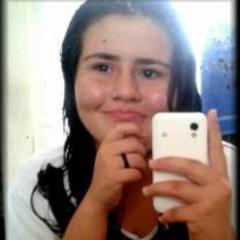 Sou cearense (com muito orgulho), estudante, geminiana, tenho 16 anos e um twitter. Na dúvida , me siga!