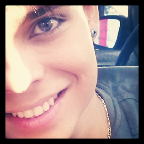 Idade não determina maturidade. Sorriso nem sempre é felicidade. Lágrima nem sempre é saudade..