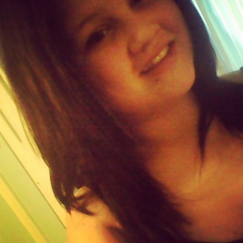Heey im a girl who loves to hang with a bunch , loves horses & loves life follow me & il follow youu