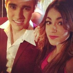 [Entre Dos Mundos ♪♫]              

amo a @TiniStoessel y @JorgeBlancoG
#Leonetta