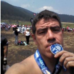 Futbol..reading.. business.. bullshit..comida..cafe...critica..me gusta la cerveza y me gustas tu...
