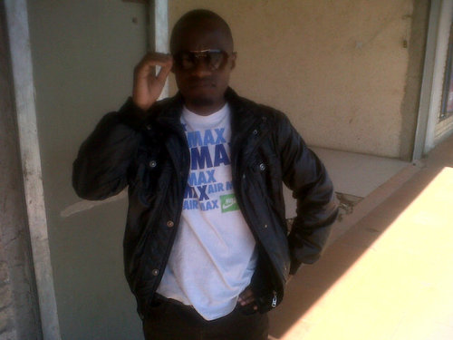Am cool humble dude. I like having fun and I am always responsible for actions!
