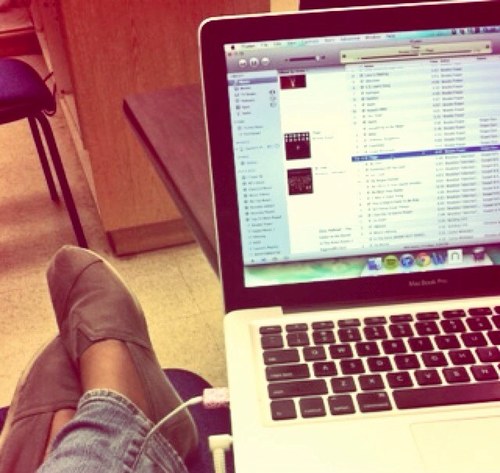 laurendonyale's profile picture. hmmm...