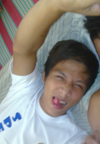 i'm just a girl. i cant be anybodyelse but i can be much better than everybodyelse :))