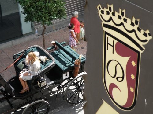 Hotel situado entre Puente Nuevo y Plaza de Toros.
http://t.co/SG0MzcTaZu