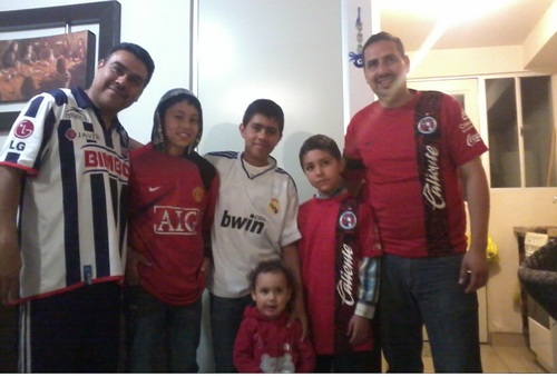 Catedrático, D.T Fútbol Varonil y Femenil, Padre y Esposo de Familia, Estudiante, Entrenador de Fútbol. Gusto de un buen Café, un Libro, y un buen Amigo (Dios)
