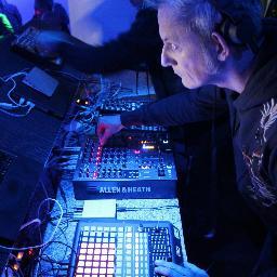 cominottodj's profile picture. dj, produttore, giornalista. mi piace giocare a scacchi, fare amicizia, parlare di tutto.