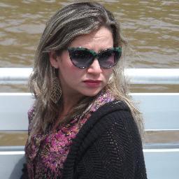Sou pessoa de dentro pra fora. Minha blz está na minha essência e no meu caráter. Sonho alto.Estou aqui é pra viver,cair, aprender, levantar e seguir em frente!