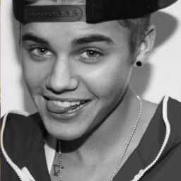 Il giorno in cui ho deciso di essere una Belieber, dissi:Giuro di non andarmene!
Justin:Anche io non me ne andrò.
❤USmileISmileJuss❤