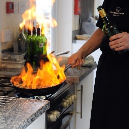 MK Cookery School in Milton Keynes offers inspiring and practical cookery courses, cookery parties and corporate events.