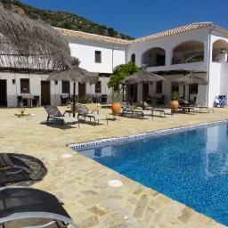 Cortijo Del Caño Bed&Breakfast,in het hartje van Andalousië, landelijk gelegen op een heuvel met prachtig rustgevend uitzicht op de olijfgaarden.