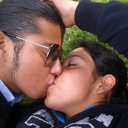 ALEGRE Y SEGURA DE SI MISMA QUE AMA A SU FAMILIA