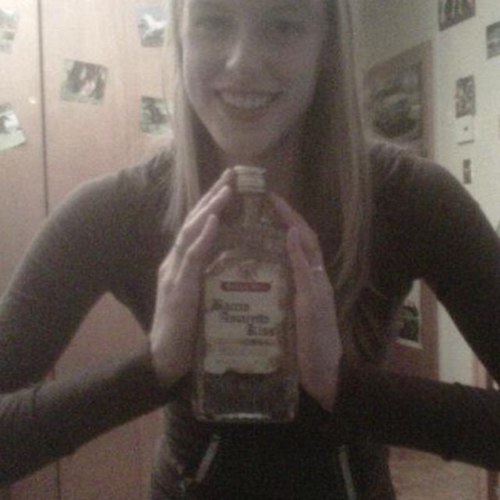 Haha j'aime rire :) J'aime m'amuser :P Party time :D Tu me connait pas ;)