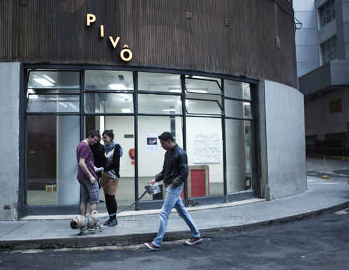 O PIVÔ é uma associação cultural sem fins lucrativos fundada em 2012 e destinada à realização de atividades de experimentação artística