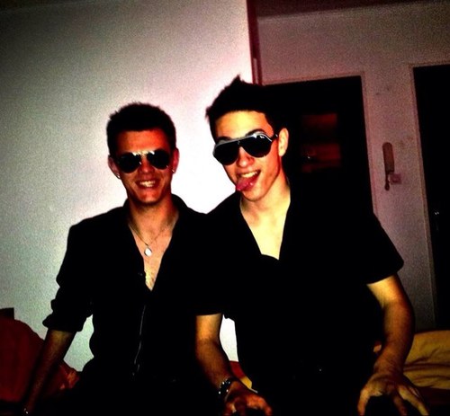 JulienSalvatore's profile picture. Grand passioné de sport auto et de l'auto en général @Loeb_Seb1 et @yvanmuller, vous êtes les meilleurs.  #Team Gémeaux #TeamGaucher #Singe #Team1992