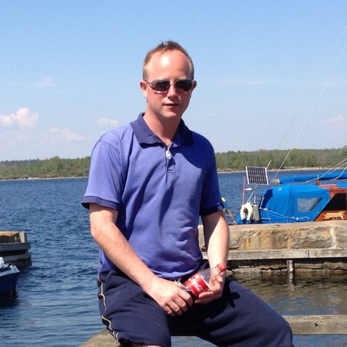 Politiker i Ronneby och stor supporter av KRIF Hockey och Färjestads BK! Gillar all idrott och min familj! Sommartid hittar ni mig ute på havet.