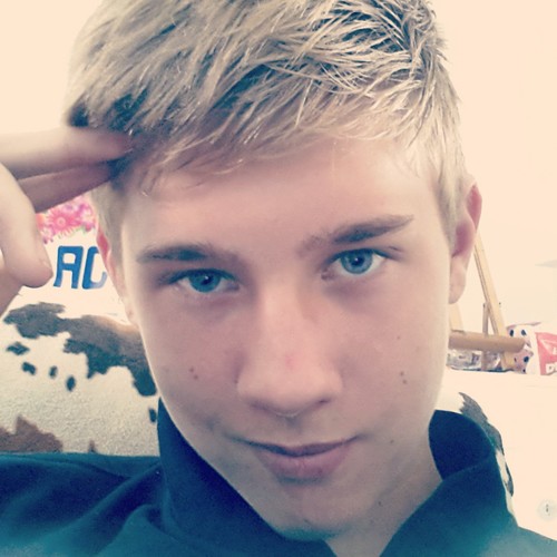 15 jaar nelson 4e klas insta: shaquillehali