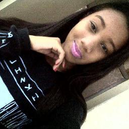 name: Paola ; #Chocolate #Toddy #Directioner #Sonhadora #Solteira! ;P ; Comigo é sem stress ♪♫ #Bi urifu. ♔ A Garota do Rap ♔
