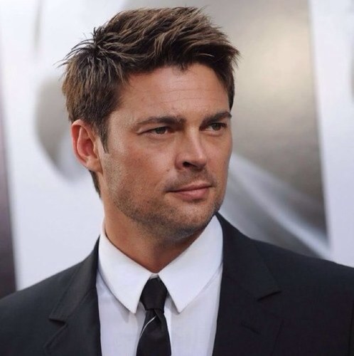I'm a shapeshifter.. but who says that has to be a bad thing? I work for the CIA and use my ability for good... /only/ for good {winks} [RP #single]