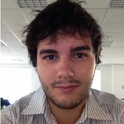 Profissional de TI, geek, feirante, maloqueiro (corinthiano), piloto e goleiro.