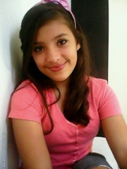 Sou uma pessoa legal,sincera,comunicativa,etc.Adoro conversar,sou apaixonada por estudar, e ter amigos ;)