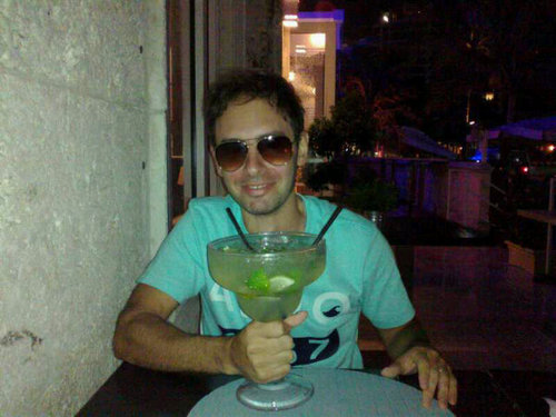 Lic.en adm.empleado bancario.. y sobre todas las cosas muy buena persona!....C.A.B.J