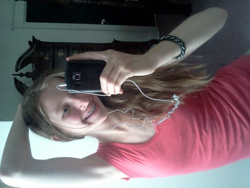 Allyana1997's profile picture. 