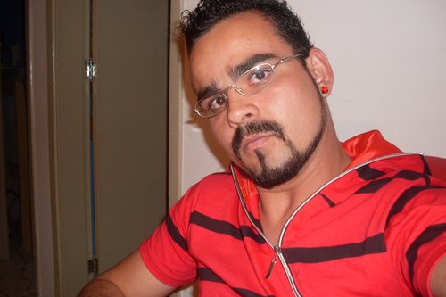 sou descontraido o deio mentiras,não gosto de falcidade e falo o que penso doua a quem doer.................