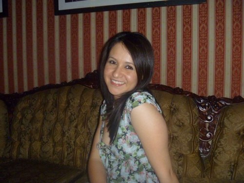 fresa y mamona por mi madre; rockera y rebelde por mi padre; naca y alburera por mis amigos; soñadora, idiota, neurótica y psicótica por esfuerzo propio!