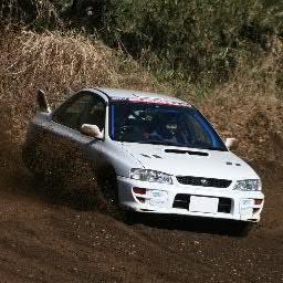 大学で車部に入ったのが運の尽き。沼にハマり、GC8A→GC8D→GC8Fと乗り継ぎ中。元々はダートラ屋さんだったが近年はジムカーナオンリー。セカンドカーのVMGがどうみてもメインカー。学生時代はUIの研究に興味有。最近GC1Cリトナを増車。実は人生初の青いスバル車だったりする。