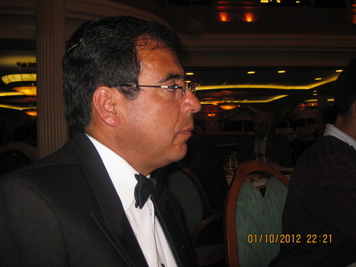 Hombre de familia, Profesional en Administración, Magíster en Gestión, Docente Universitario.  Consultor Organizacional.