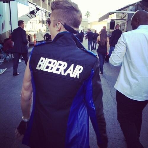 just1nb1eb3rr's profile picture. 