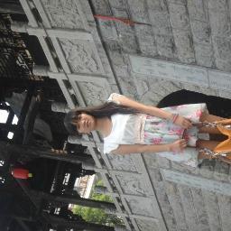 i  am a girl, i like  to make friends ,so  we  can  .......