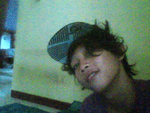 |18 y.o | kurus putih | cuek dan egois | ramah(sama tante2 :D) | sleepwalking |diligent |